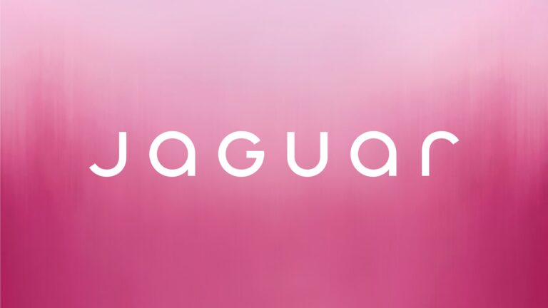 Neue Jaguar Wortmarke in Weiß auf pink-violettem, verlaufendem Hintergrund